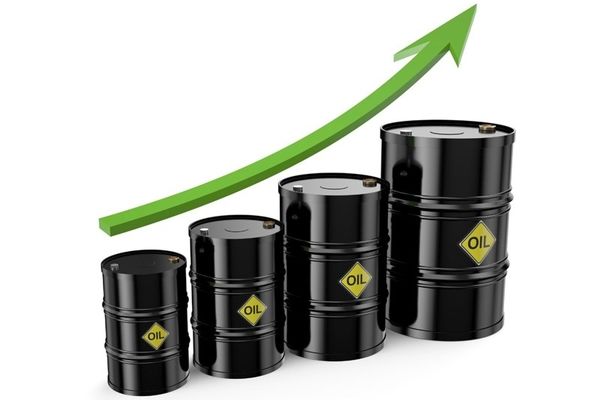 قیمت نفت در بازارهای جهانی بالاتر رفت