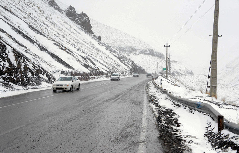 سه محور به علت ریزش برف و بهمن مسدود شد
