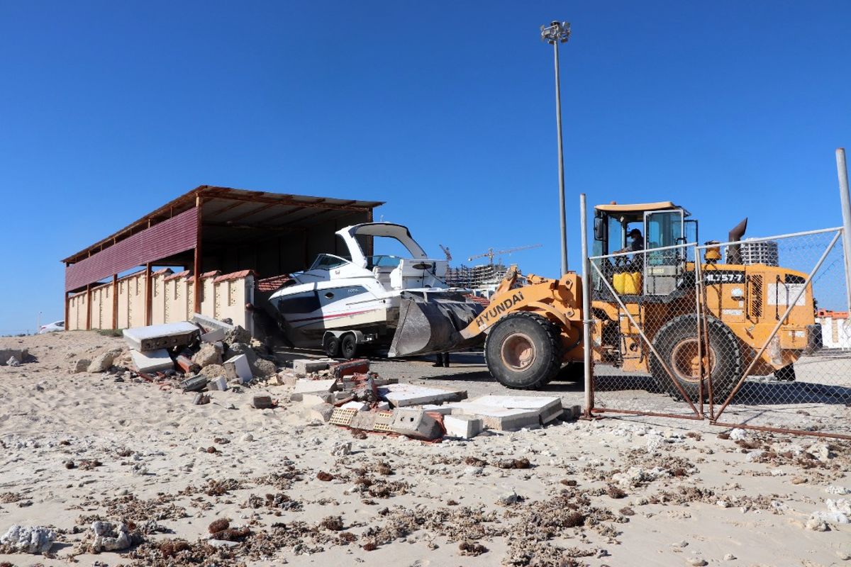 آزادسازی سواحل کیش با تخریب دیوار پلاژ اختصاصی مدیران