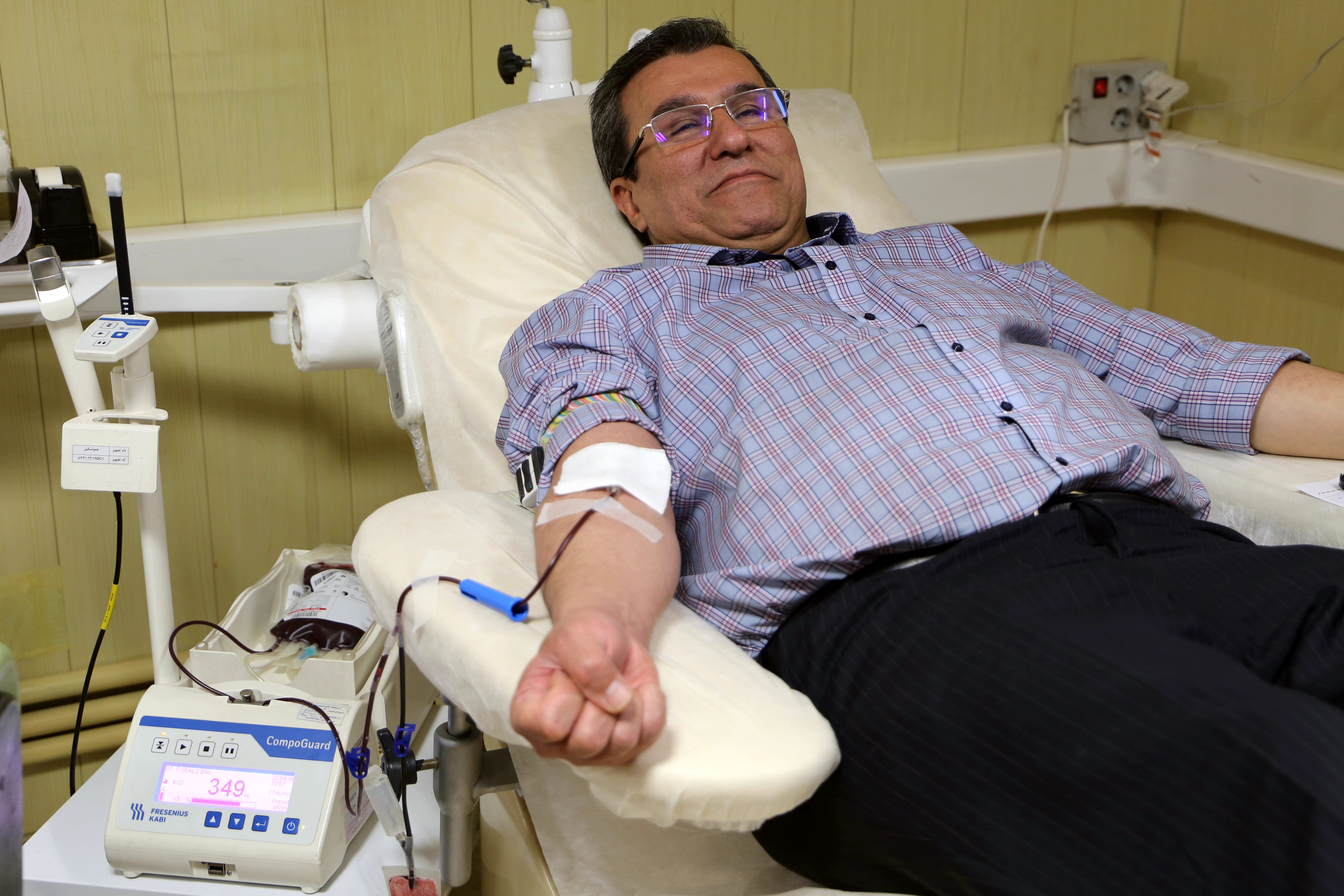 مدیران دانشگاه علوم پزشکی کردستان خون اهدا کردند