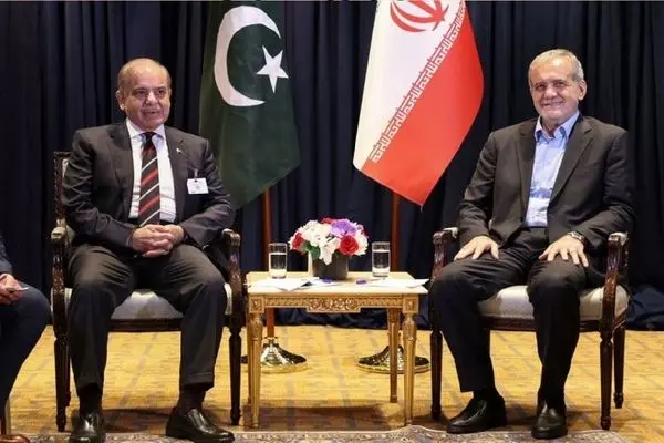 سفر رئیس‌جمهور ایران روابط تهران و اسلام‌آباد را مستحکم‌تر می‌کند