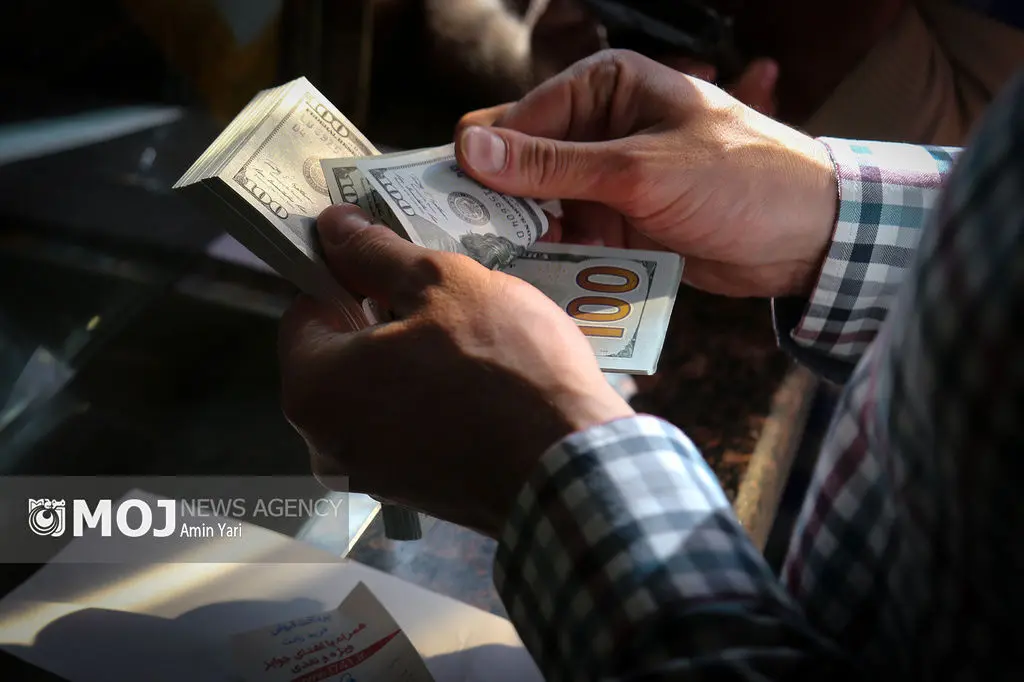 دلار توافقی در سطح ۷۲ هزار و ۶۵۲ تومان تثبیت شد