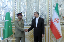 فرمانده ارتش پاکستان با وزیر خارجه ایران دیدار کرد