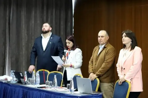 ریاست فدراسیون وزنه برداری در دستان غول گرجستان