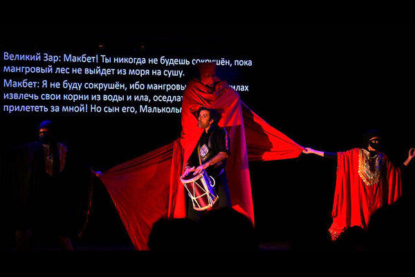 گشایش جشنواره بین‌المللی تئاتر آذربایجان با اجرای مکبث زار 