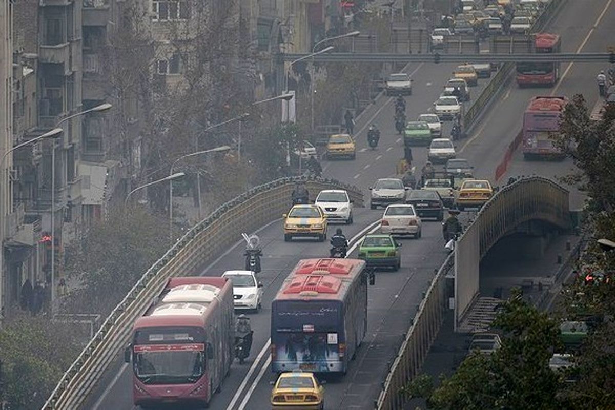 هوای تهران برای تردد گروه های حساس مناسب نیست