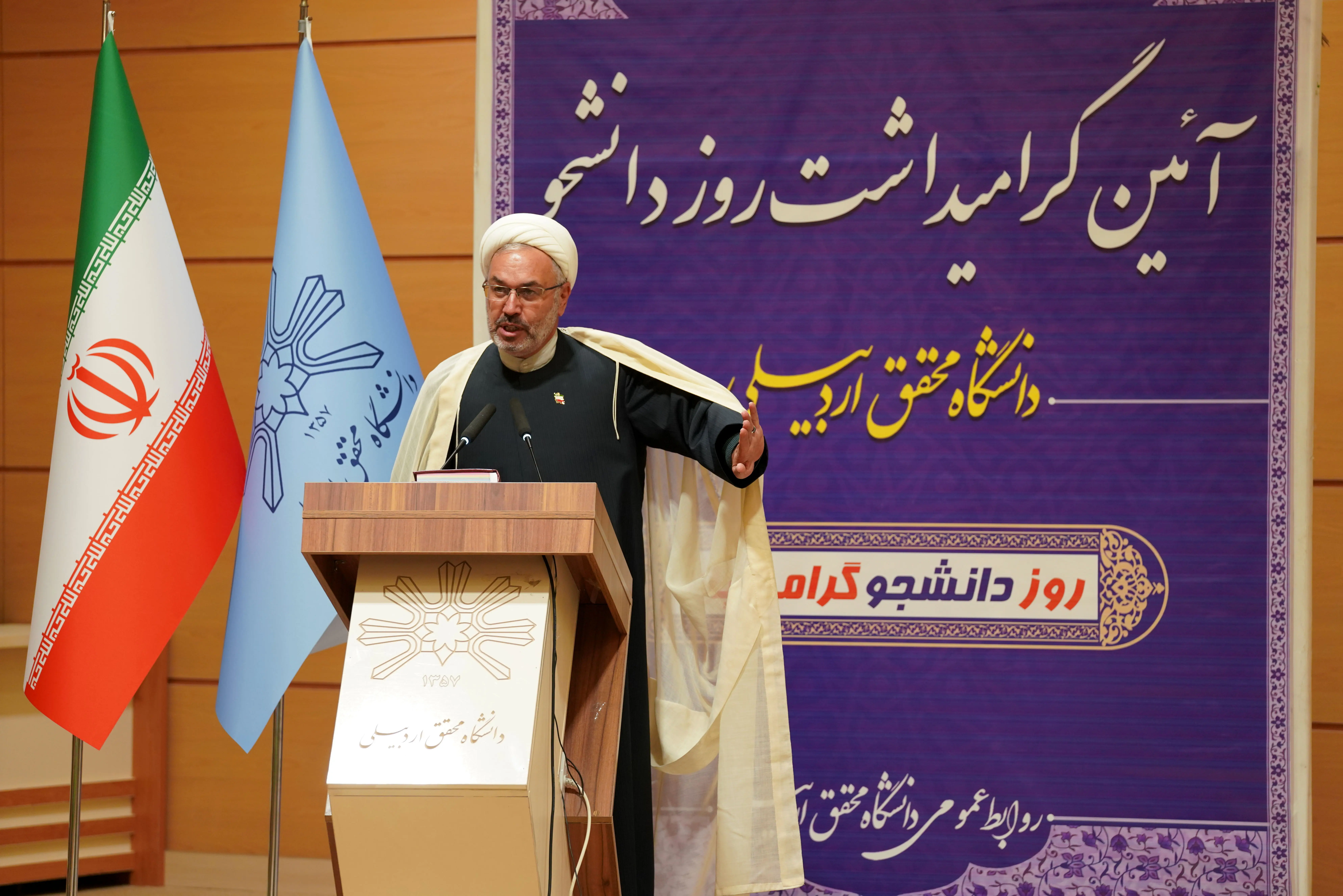 ۱۶ آذر نقطه آغاز روشنگری و ایستادگی دانشجویان در برابر فساد و ظلم است