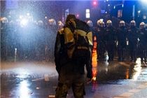 پلیس آلمان با ماشین آب‌پاش تظاهرات معترضان به گروه 20 را پراکنده کرد