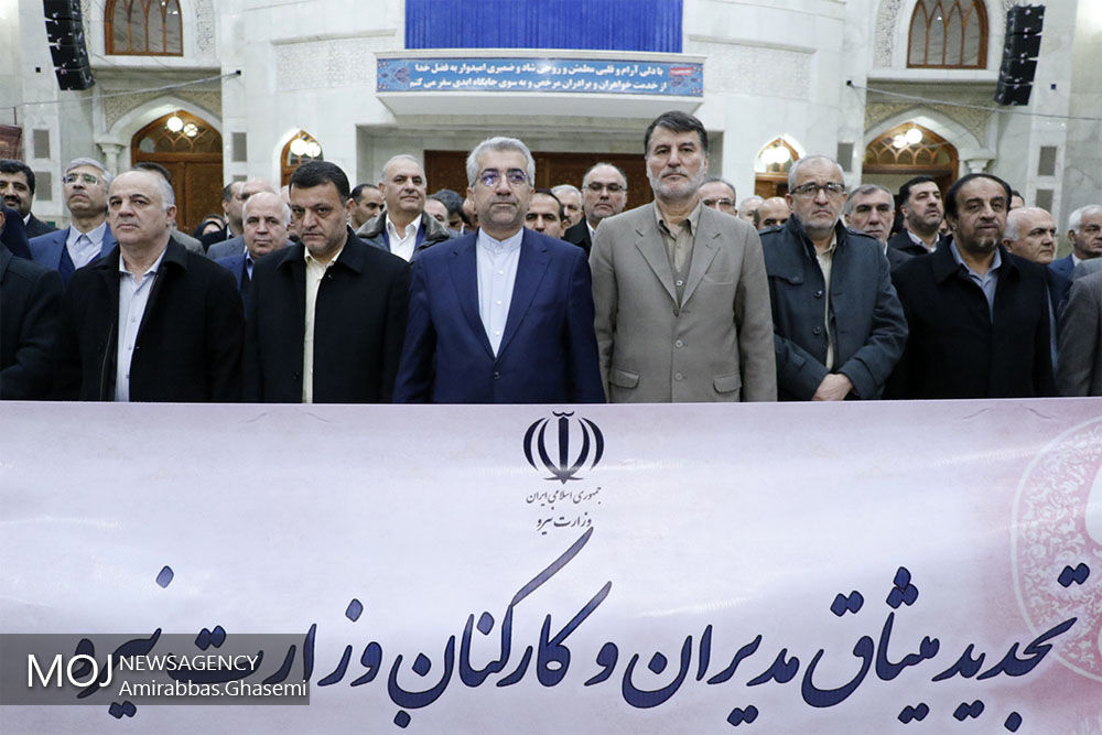 تجدید میثاق وزیر و پرسنل وزارت نیرو با آرمان های بنیانگذار انقلاب اسلامی