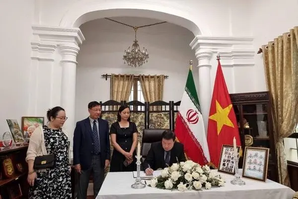 دفتر یادبود شهدای حمله اسرائیل به ایران در سفارت کشورمان در هانوی گشایش یافت