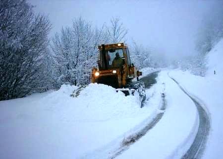 تمام راه‌های روستایی کرمانشاه پس از بارش برف باز است/ رانندگان از ترددهای غیرضروری خودداری کنند