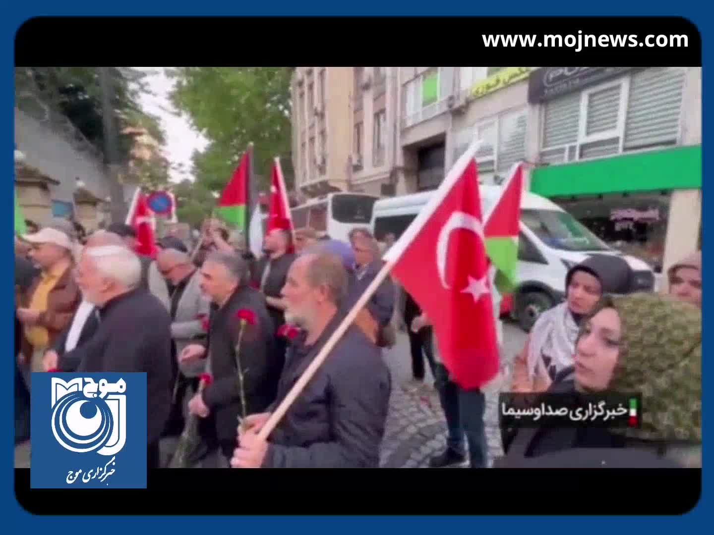  تجمع و عزاداری در سوگ رئیس‌جمهور شهید ایران در استانبول + فیلم