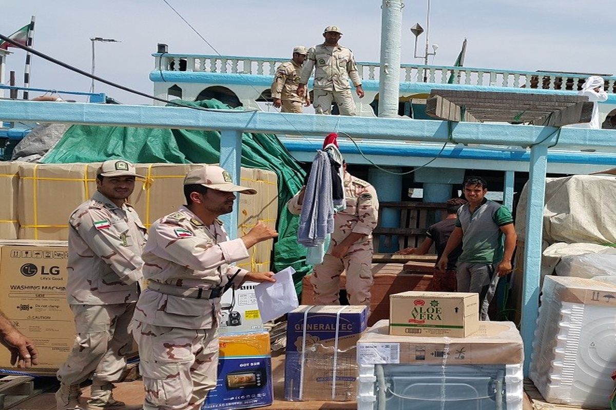 توقیف لنج تجاری حامل کالای قاچاق در ابوموسی/ 6 نفر دستگیر شدند