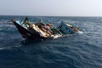 یک فروند لنج باری در آب‌های خلیج‌فارس به قعر دریا فرو رفت
