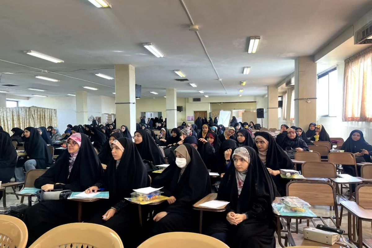 برگزاری آیین افتتاحیه دانشجویان نو ورود سال تحصیلی ۱۴۰۲  در دانشگاه معارف قرآن و  عترت (ع) اصفهان