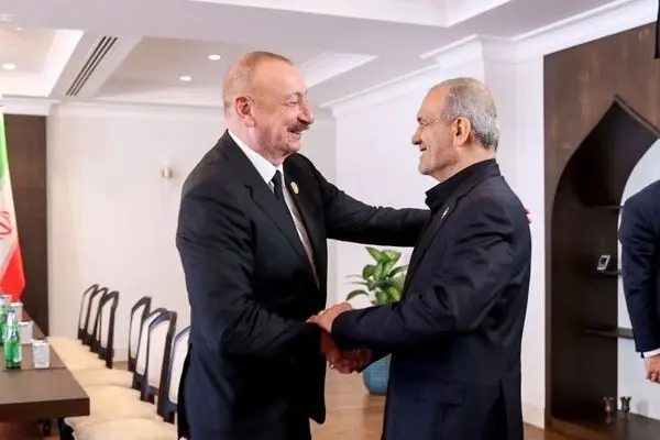 پزشکیان و الهام علی اف در حاشیه اجلاس اکو گفت‌وگو کردند