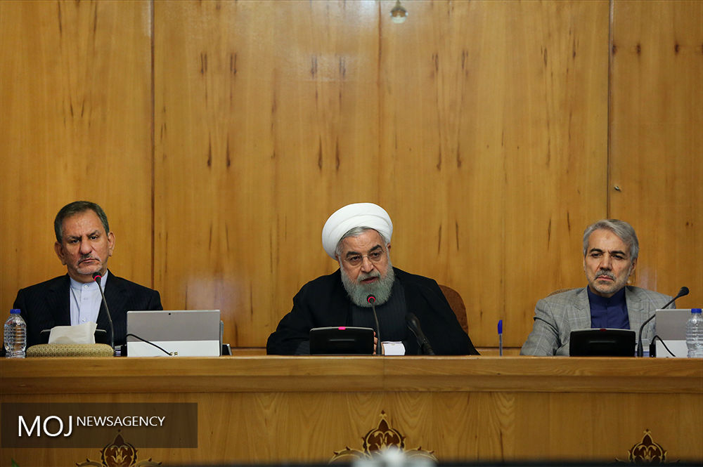 روحانی آئین‌ نامه توسعه صنایع پایین دستی نفت خام و گاز تصویب کرد