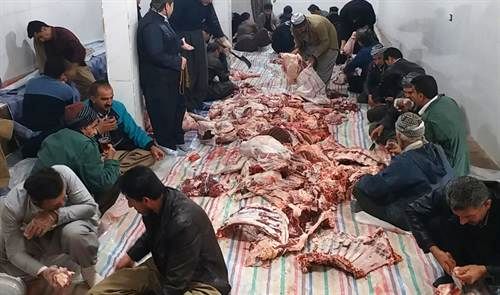 اهداء 1600 کیلو گوشت به نیازمندان توسط خیران روستای هزارخانی سروآباد