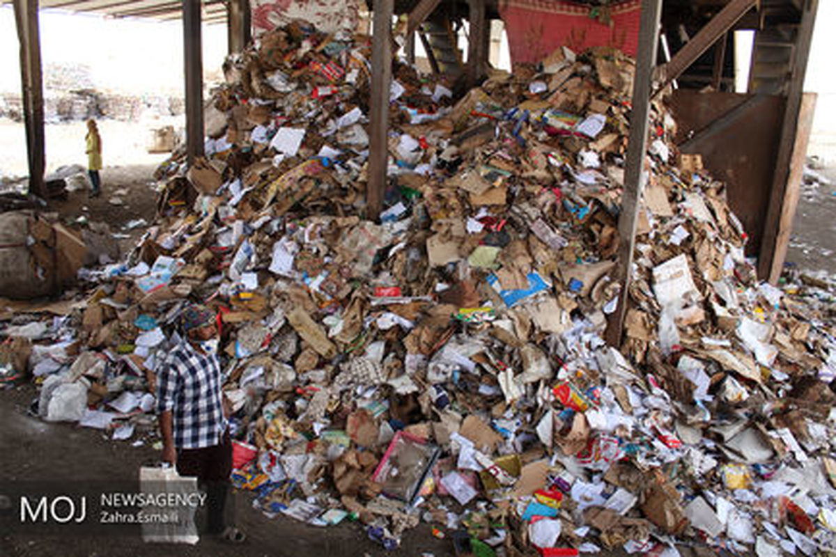 آشنایی دانش‌آموزان با مراحل تفکیک و بازیافت زباله
