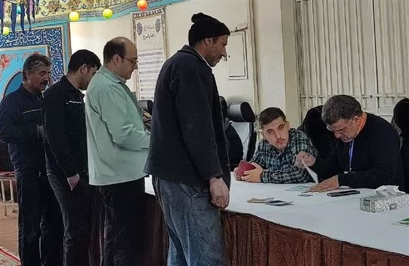 حماسه حضور تلاشگران ذوب آهن اصفهان در انتخابات