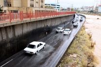 کنارگذرهای رودخانه خشک شیراز مسدود شدند/ شهروندان از تردد در حاشیه کنارگذرها و رودخانه‌ها خودداری کنند