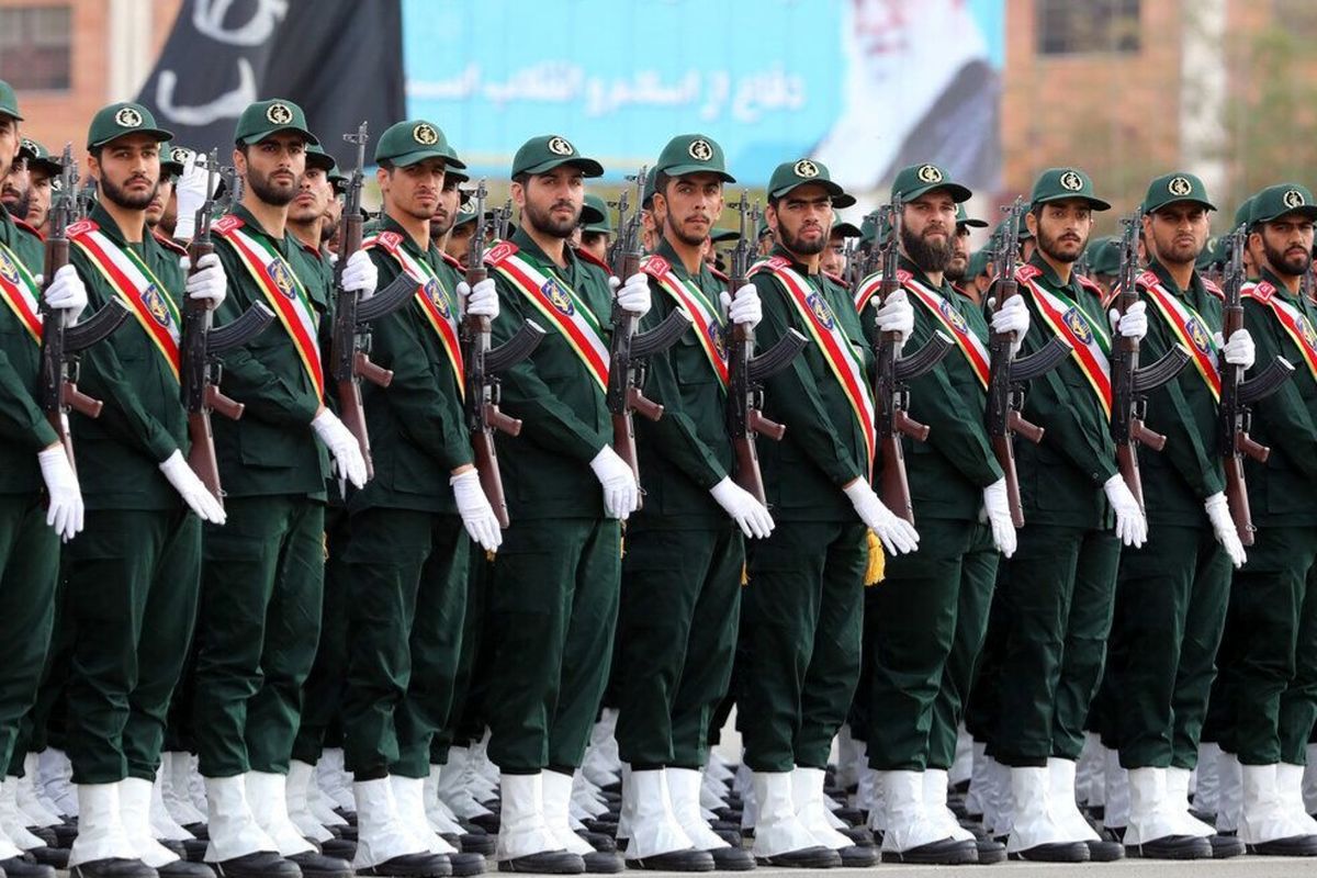 سپاه حفظ استمرار نظام جمهوری اسلامی را تضمین کند