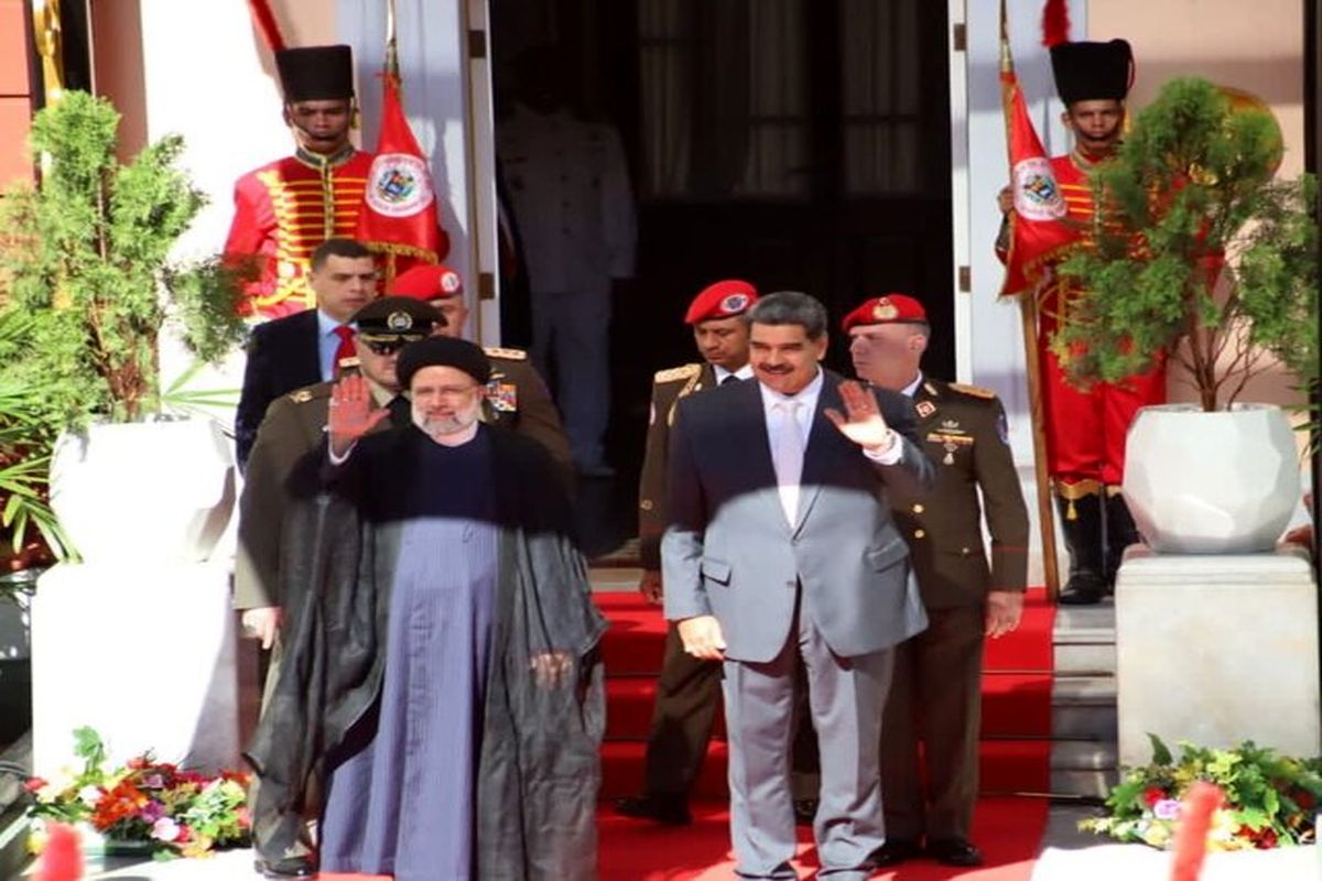 استقبال رسمی رئیس‌جمهور ونزوئلا از رئیس جمهور ایران
