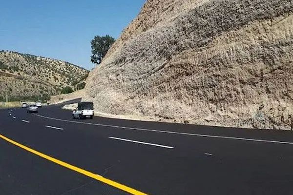 اجرای عملیات خط‌کشی ۱۴۰ هزار کیلومتر از جاده‌های کشور در هشت‌ماهه ۱۴۰۴