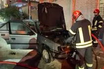 حریق خودرو پژو ۴۰۵ در بلوار محیط‌بان بندرعباس با حضور به‌موقع آتش‌نشانان مهار شد