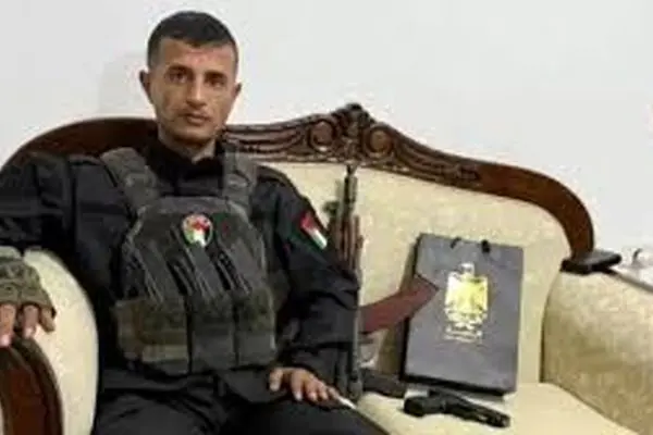 مزدوران رژیم صهیونیستی خود را تسلیم کنند