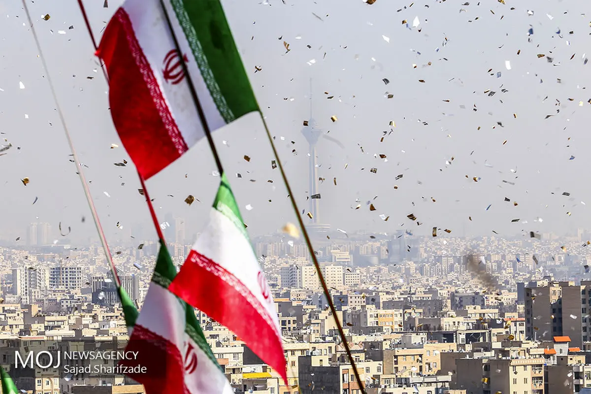 جشن انقلاب اسلامی از بالای برج آزادی تهران