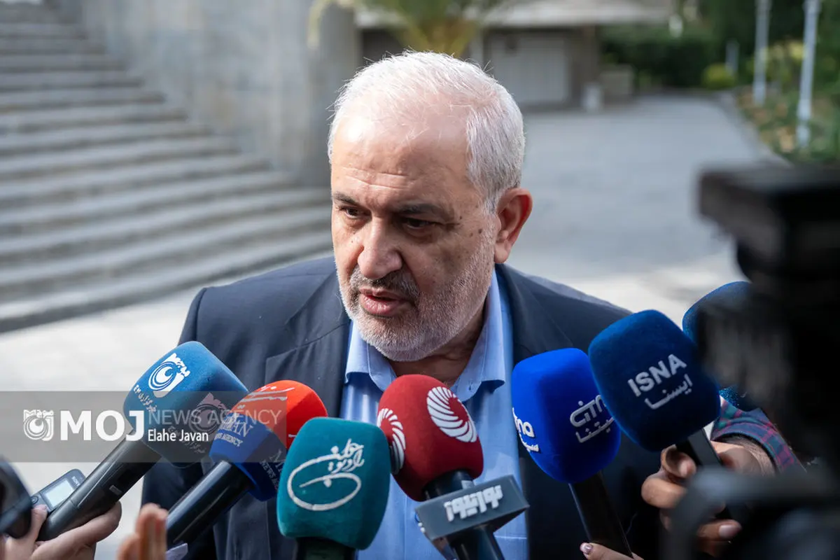 اعضای هیأت دولت در جمع خبرنگاران