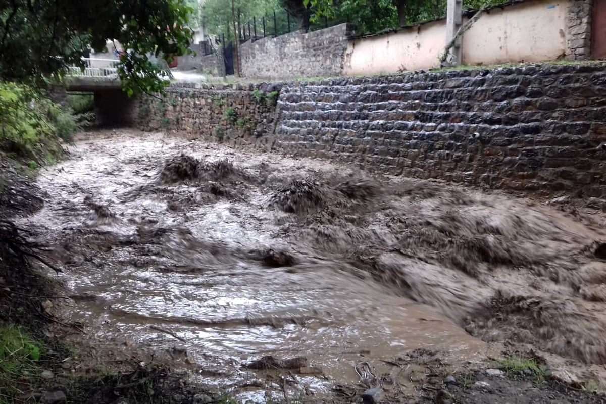 جاری شدن سیلاب در ۲ روستای خوانسار و گلپایگان
