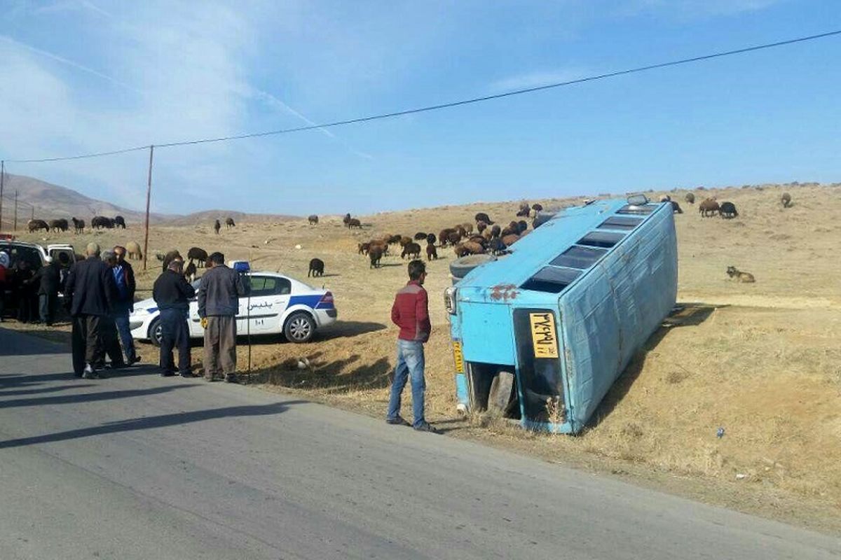 10 نفر مصدوم بر اثر انحراف یک دستگاه مینی بوس در زارچ