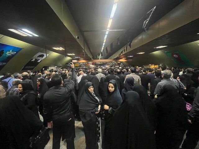 متروی تهران در پی ازدحام سوگواران مراسم تشییع شهدای خدمت در ۲ ایستگاه اطلاعیه داد