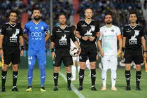 استقلال برابر پیکان ۱۰ نفره متوقف شد