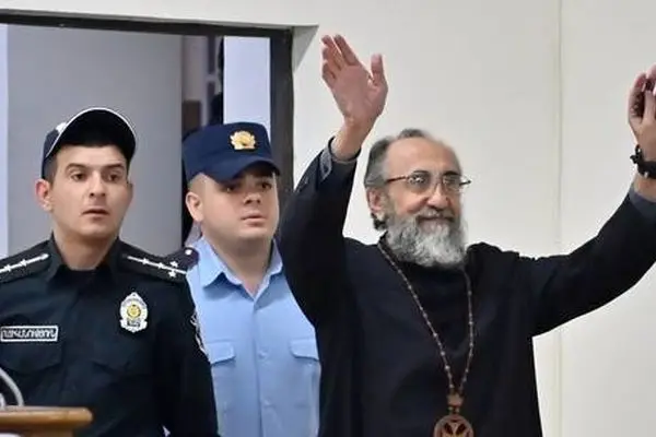 محکومیت ۲ ساله اسقف اعظم ارمنستان به اتهام تلاش برای کودتا