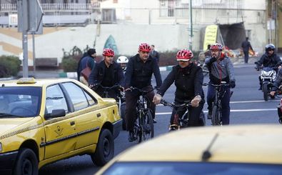 شهردار تهران امروز  با دوچرخه و اتوبوس به سرکار رفت