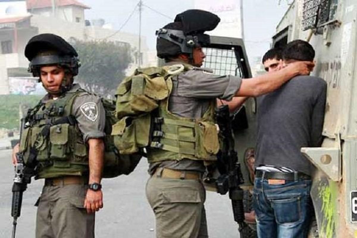 حمله نظامیان رژیم صهیونیستی به کرانه باختری / ۱۷ فلسطینی بازداشت شدند