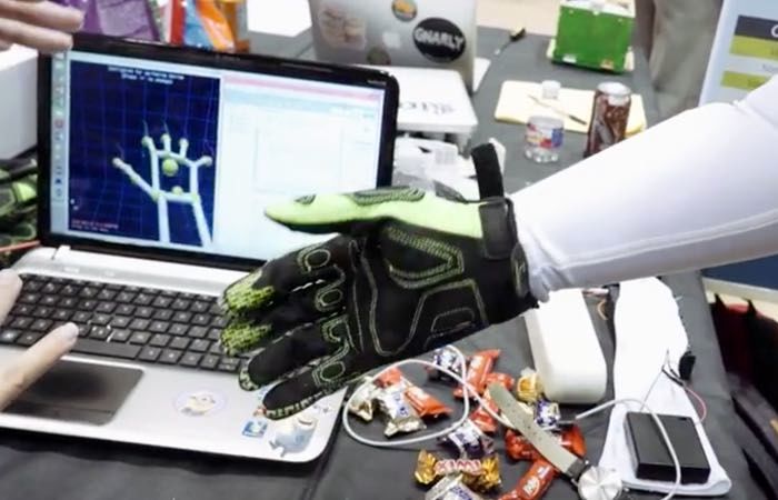 لمس واقعیت مجازی به کمک سیستم‌های رباتیک