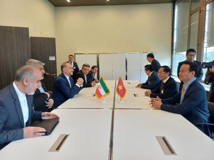 وزیر امور خارجه با همتای ویتنامی خود دیدار و گفتگو کرد