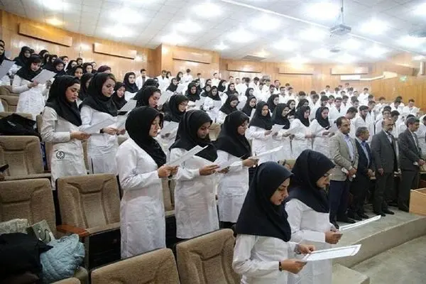 رئیس سازمان نظام پزشکی از خالی بودن ۲ هزار صندلی دستیاری در دانشگاه‌ها خبر داد