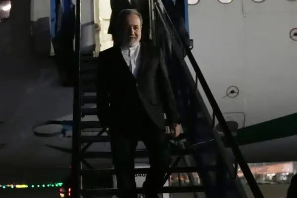 وزیر امور خارجه عازم هلند شد