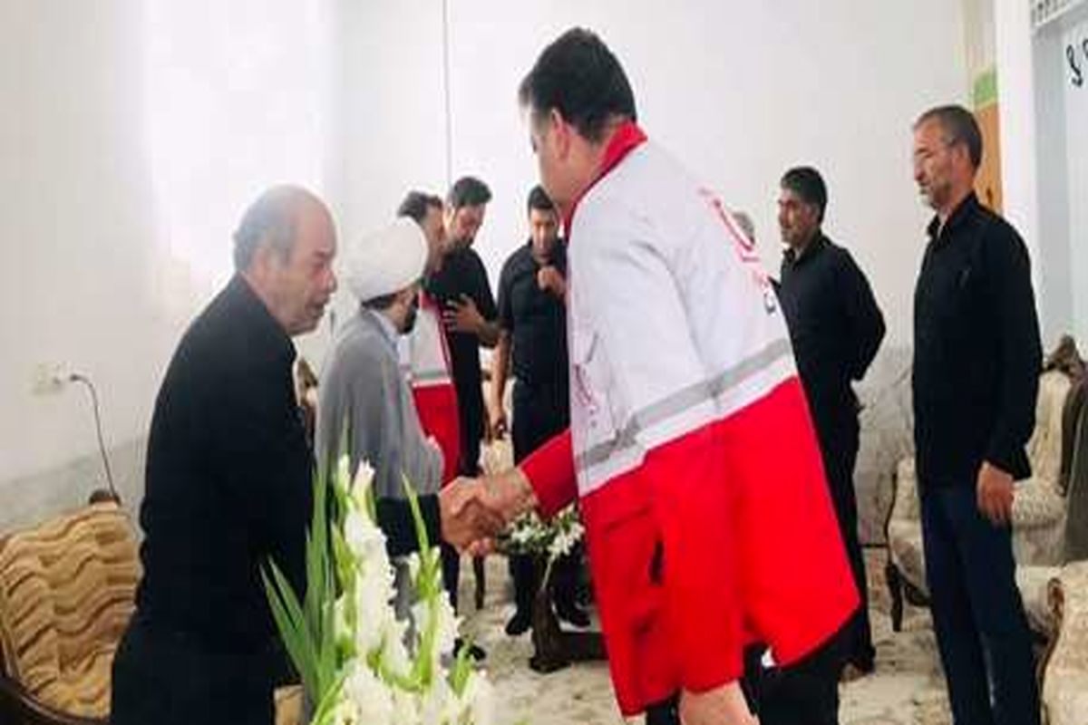 دیدار مدیرعامل هلال احمر یزد با خانواده امدادگر فقید جمعیت هلال احمر شهرستان یزد
