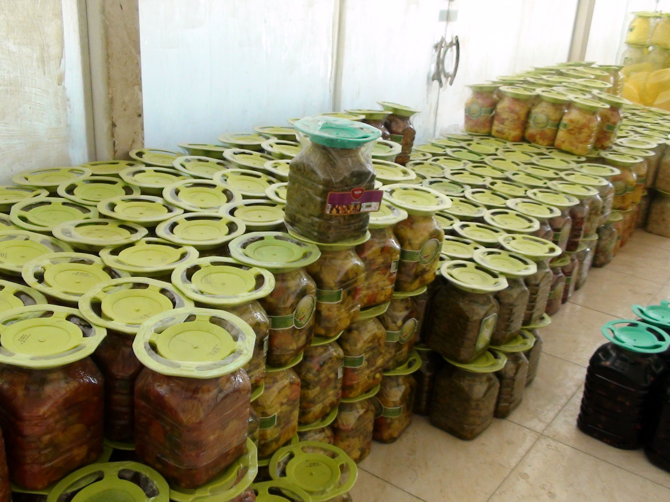 پلمب یک واحد تولید ترشی غیر بهداشتی در برخوار 