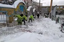 ۵۰۰ نیروی خدمات شهری اراک مشغول برف‌روبی خیابان‌ها و معابر هستند