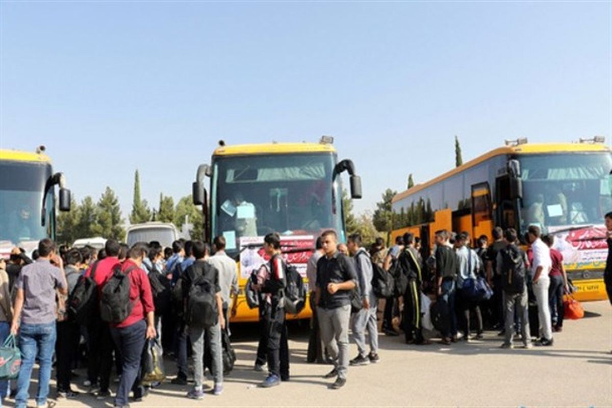 نخستین کاروان راهیان نور دانش‌آموزی شیراز راهی مناطق عملیاتی شد