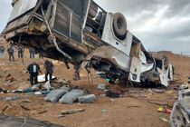 ۴ کشته و ۱۷ مصدوم در اثر واژگون شدن اتوبوس کارکنان پالایشگاه اصفهان