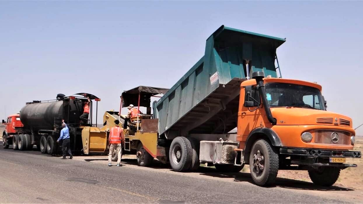 عملیاتی شدن طرح بهسازی محور روستایی چشمه شور بخش مرکزی قم