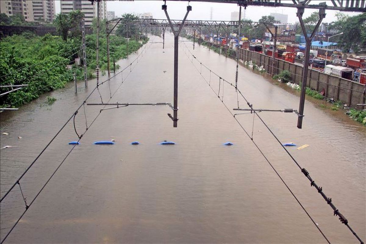 بارش های شدید در پونای هند 13 کشته برجا گذاشت